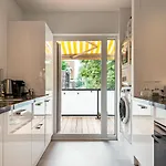 Hendrik Apartment *